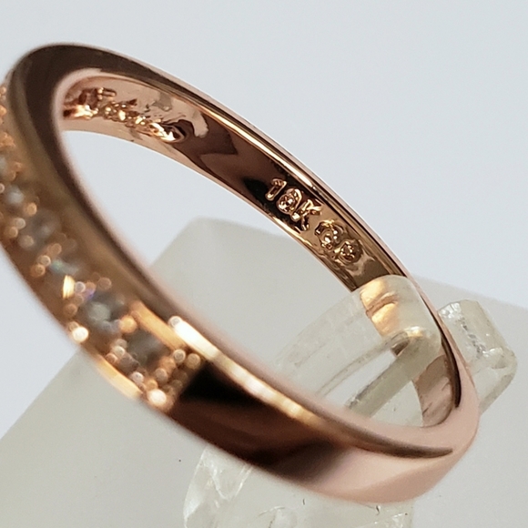 HOST PICK!!! ⭐ 18k Channel Set Band - Picture 6 of 8